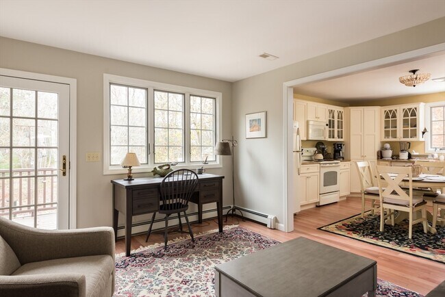 Building Photo - 15 Parlowtown Rd