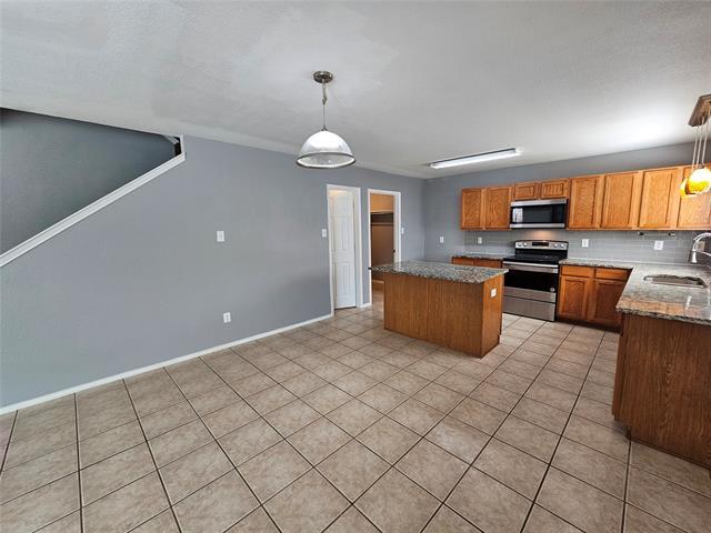 Building Photo - 2408 Finch Dr