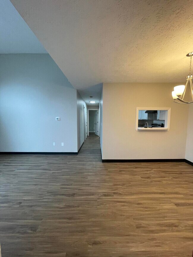 Building Photo - 404 Bainbridge Ct