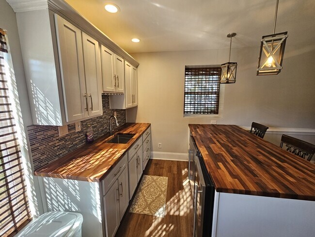 Building Photo - Lake Front Luxury in Chapin!