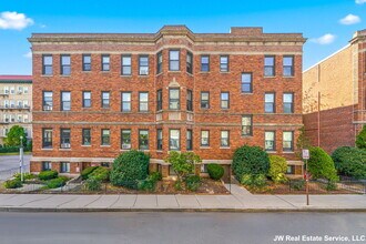 Building Photo - 39 Glenville Ave