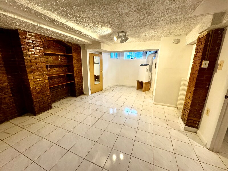 Building Photo - 936 French St NW