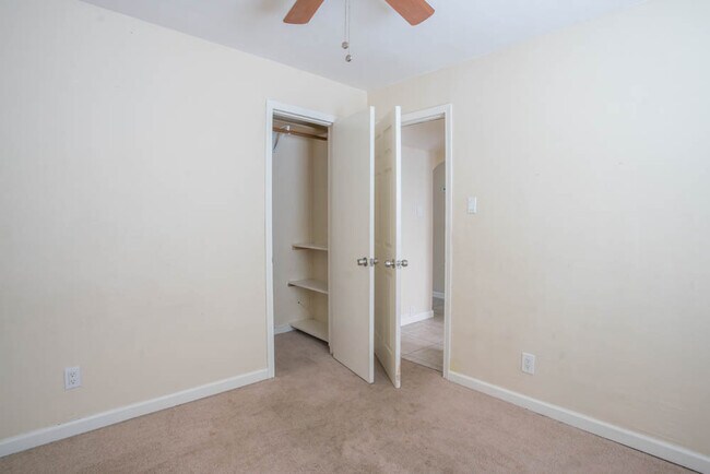 Building Photo - 1846 Henry Cir SW