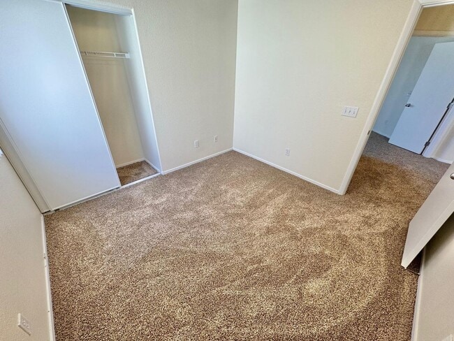 Building Photo - WELCOME TO THIS SPACIOUS 4-BEDROOM, 2.5-BA...