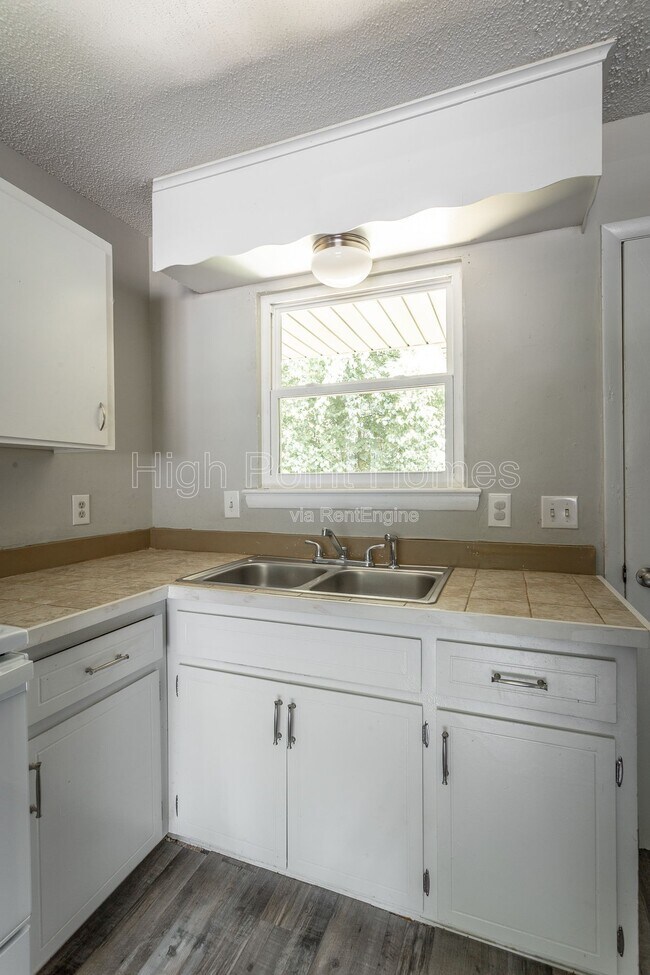 Building Photo - 603 Mountain Trail