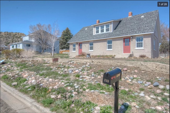 Building Photo - 715 Hillside St
