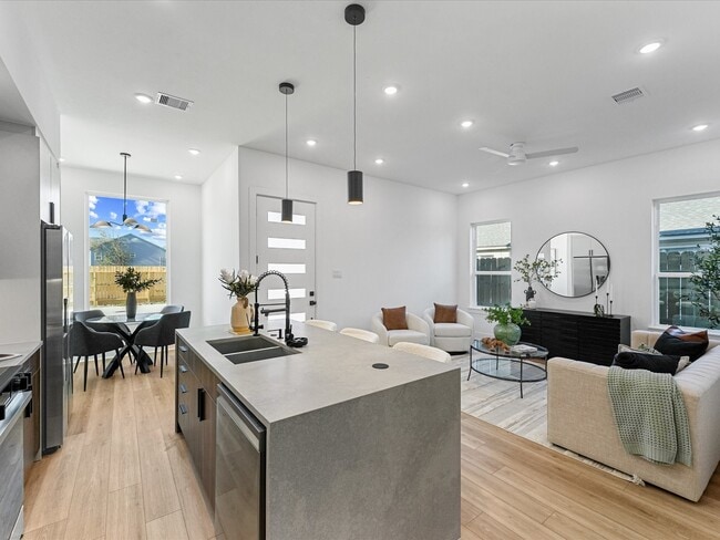 Building Photo - 8318 Williamsdell St