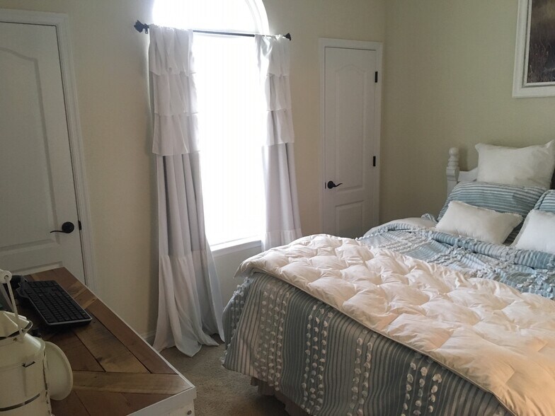 Building Photo - 7571 Villa Ct