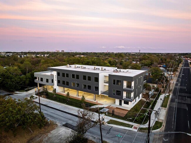 Building Photo - 5515 Humming Bird Ln