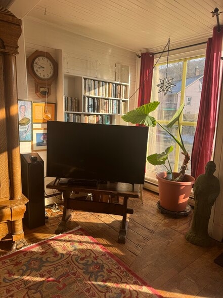 Building Photo - 3 Meadow St