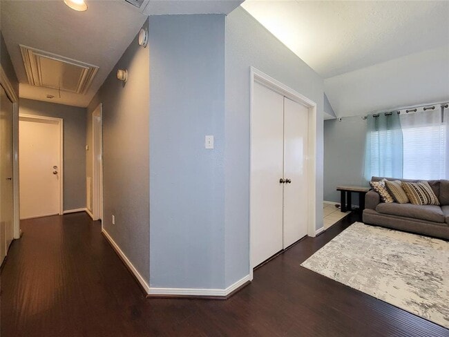 Building Photo - 7122 River Garden Dr
