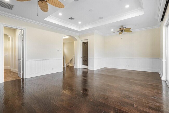 Building Photo - 549 NE 19th Ave