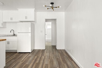 Building Photo - 1451 S Norton Ave