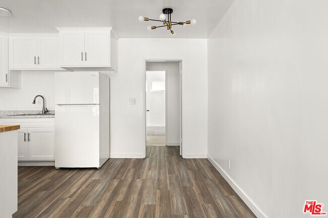 Primary Photo - 1451 S Norton Ave