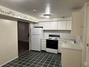 Building Photo - Spacious 3 Bed Duplex
