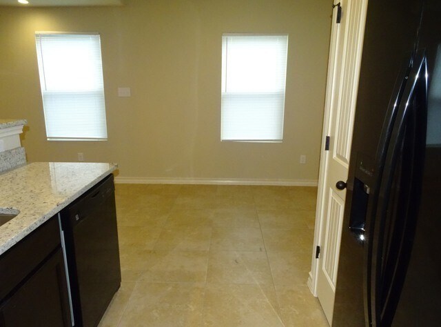 Building Photo - 7010 Lakeview Dr.