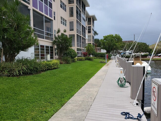 Building Photo - 1481 S Ocean Blvd