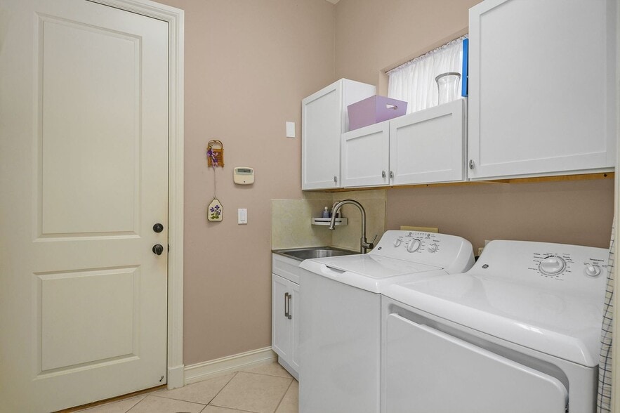 Building Photo - 4806 Europa Dr