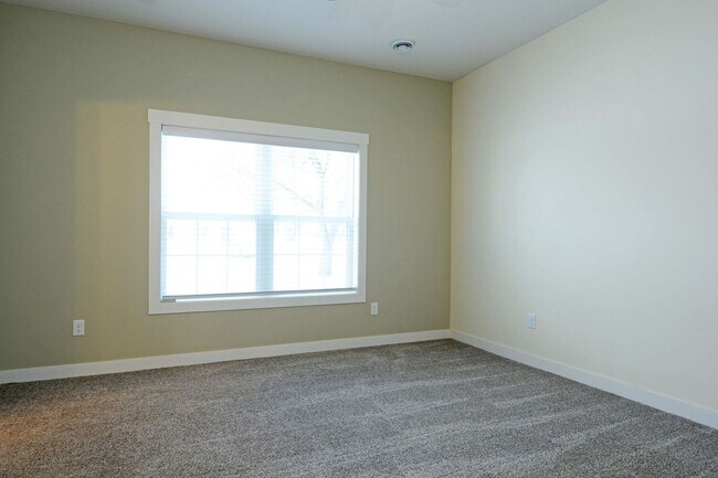 Building Photo - Beautiful 3 BD / 2.25 BA townhome in Rosemount!