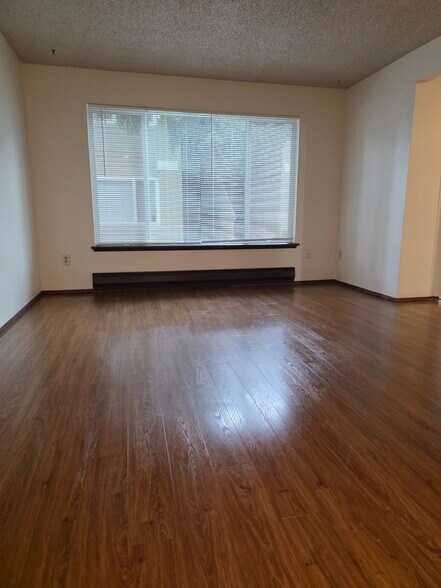 livingroom - 2962 O St SE