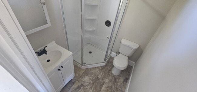 Building Photo - Cozy 1-Bedroom, 1-Bathroom Apartment in Hi...