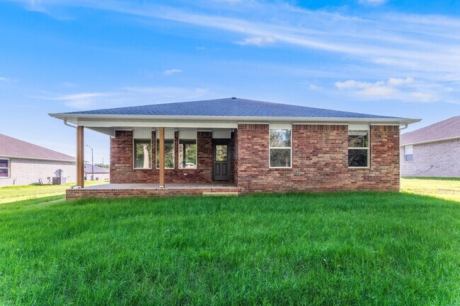 Building Photo - Welcome to your dream home in the prime lo...