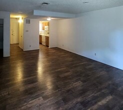 Building Photo - 107 Vista Way
