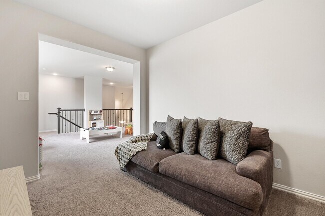 Building Photo - 3427 Willow Cres Ct