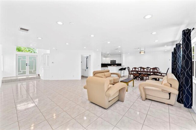 Building Photo - 7359 Cypress Dr