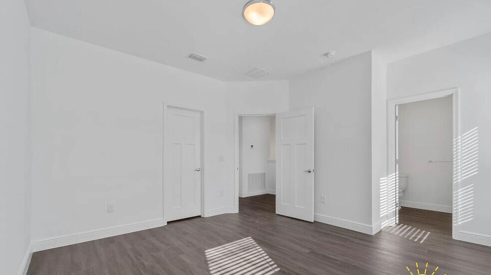 Building Photo - 517 Hill Ln