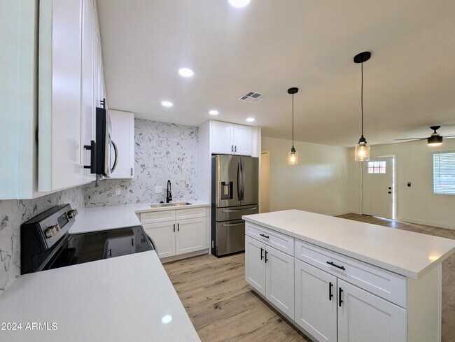 Building Photo - 121 N Flint Cir
