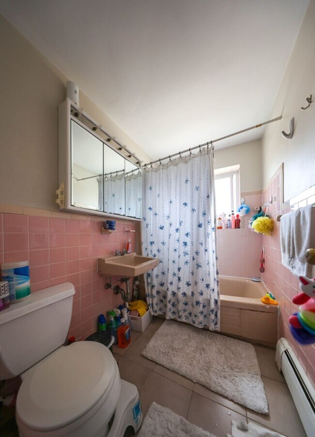 Building Photo - Two Bedroom with Heat & Parking Included Pet Friendly Top Floor