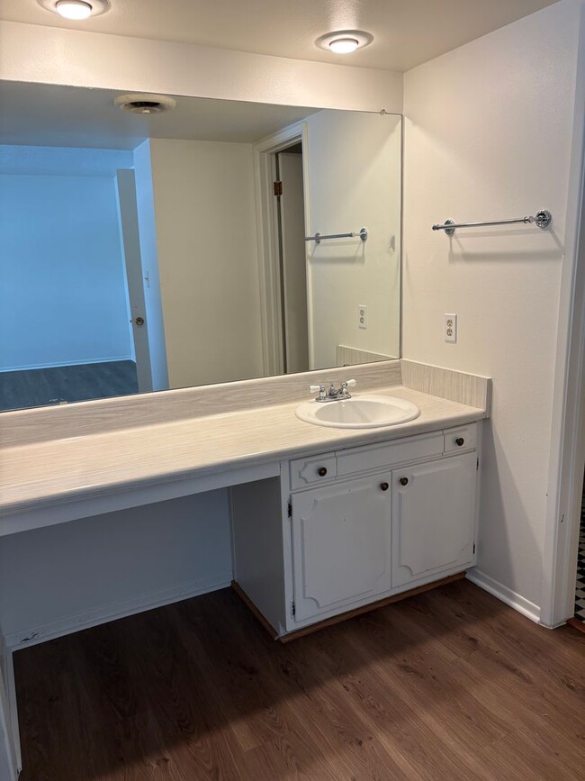 Building Photo - **SPECTACULAR - 2BEDROOM/3BATHROOM CONDO I...