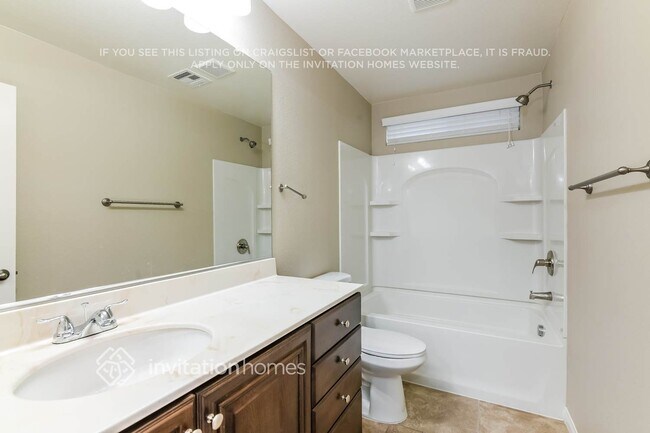 Building Photo - 10018 Pelham Park Ave