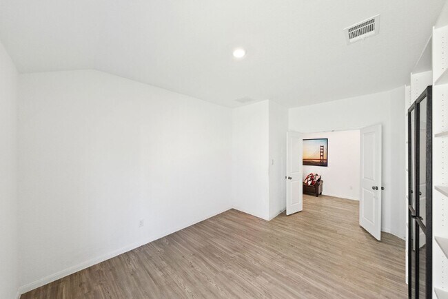 Building Photo - Primary Closet Made for Kings & Queens - UP TO 1 MONTH FREE RENT AVAILABLE!