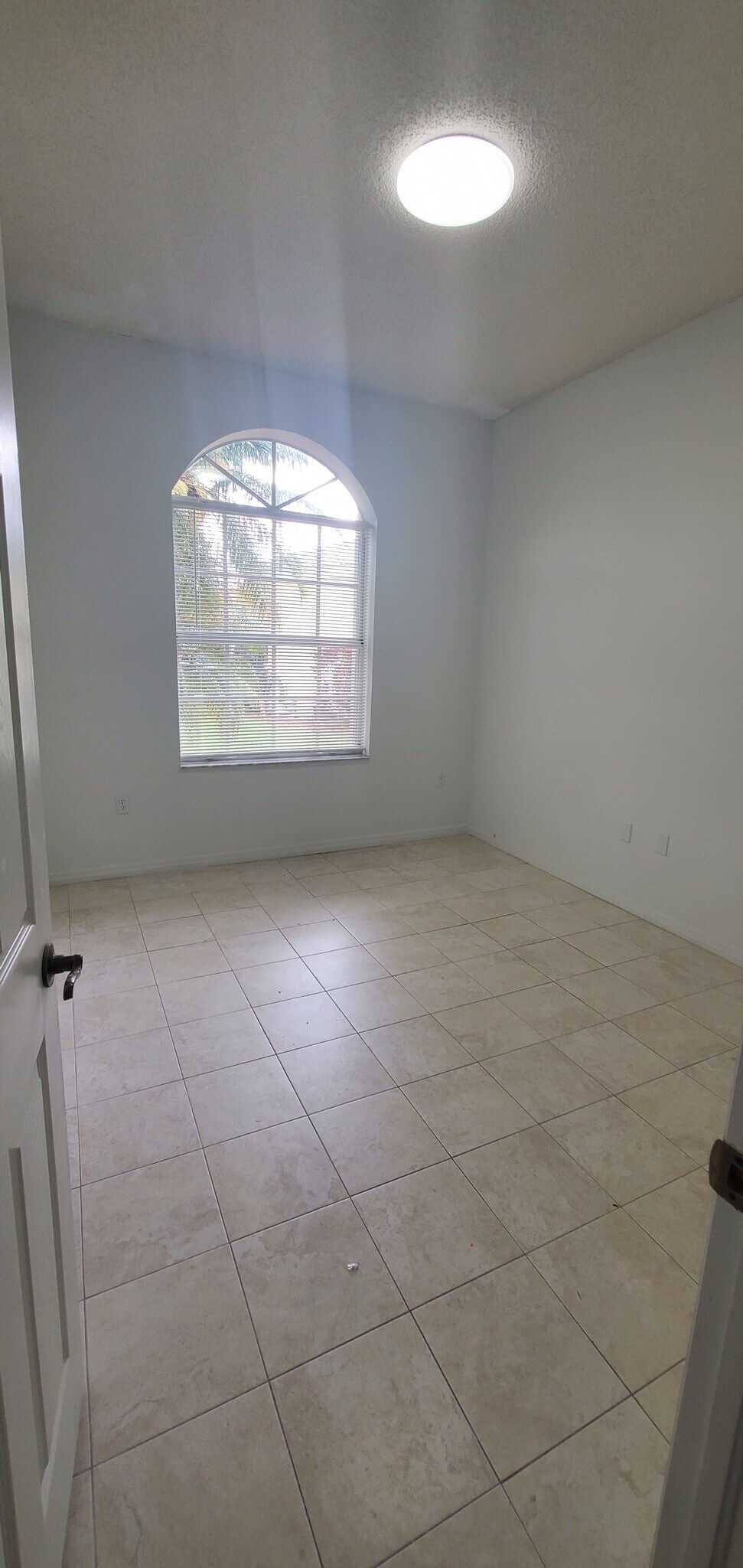 Building Photo - 420 SE 23rd Ln