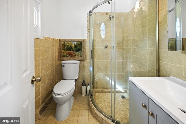 Building Photo - 24 Maple Ave