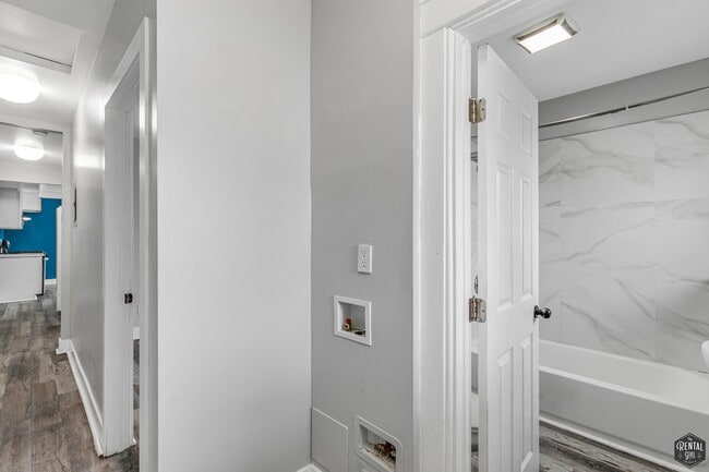 Building Photo - 641 W 43rd St