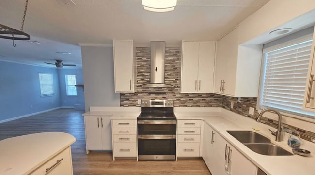 Building Photo - 729 Legion Dr