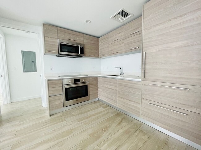 Building Photo - Luxury 1BR Condo at Dua Miami / SLS Brickell