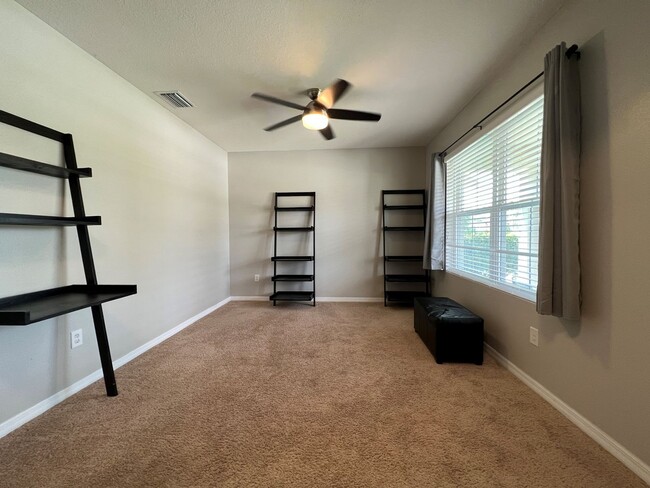 Building Photo - Almost new 5-bedroom, 3-bath home ready to...