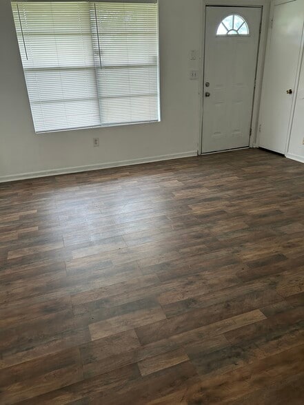 Building Photo - 2945 Rollingwood Dr