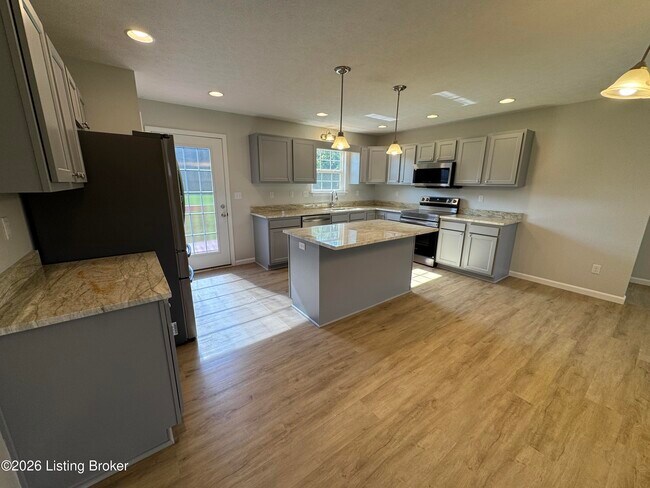 Building Photo - 25 Mandan Ct