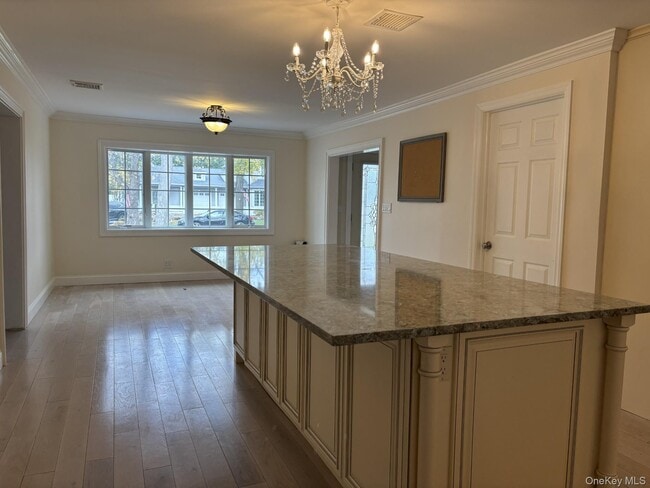 Building Photo - 71 Maple Ave