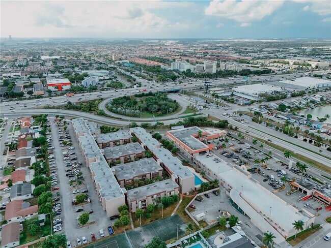 Building Photo - 1900 W 68th St