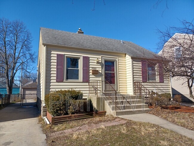 Primary Photo - 7522 Van Buren Ave