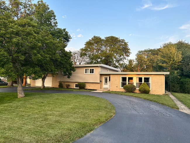 Primary Photo - 104 Graymoor Ln