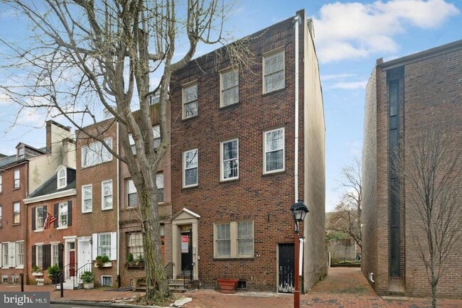 Building Photo - 614 Pine St