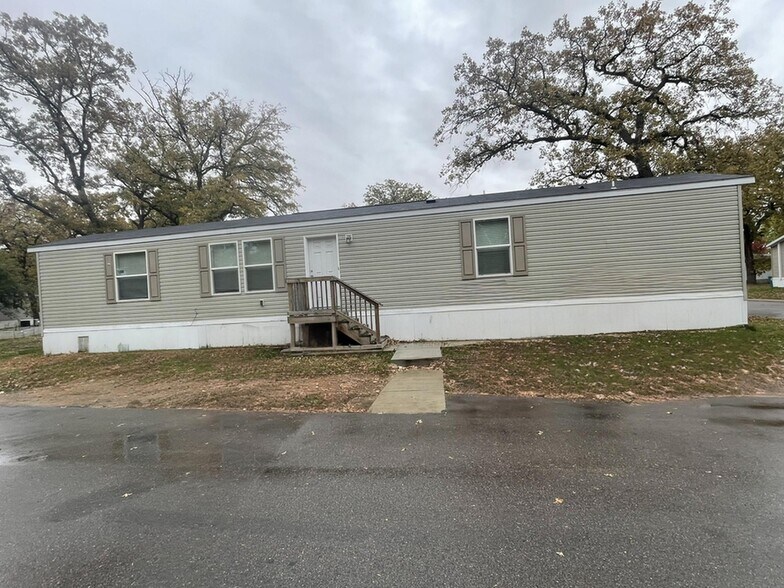 Building Photo - 55 Arbor St