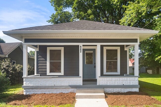 Primary Photo - 2 Bedroom 1 Bath House in Clarksville
